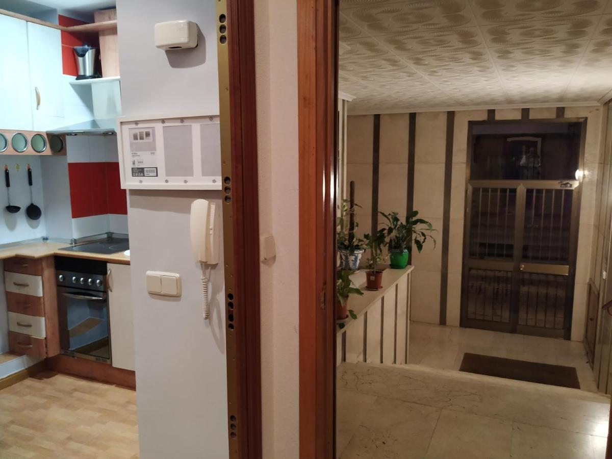 Apartamentos Deluxe Barajas Мадрид Екстериор снимка