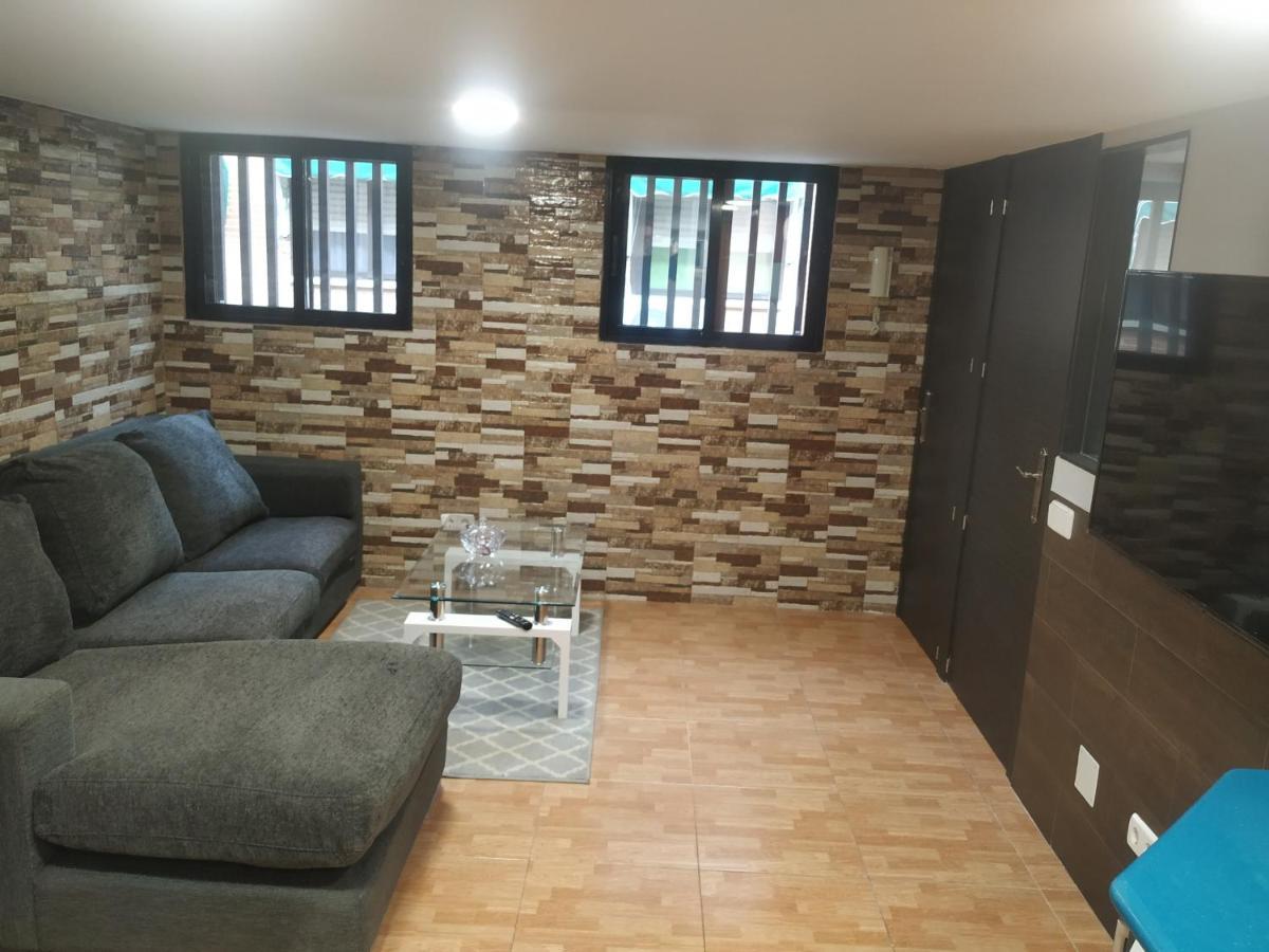 Apartamentos Deluxe Barajas Мадрид Екстериор снимка