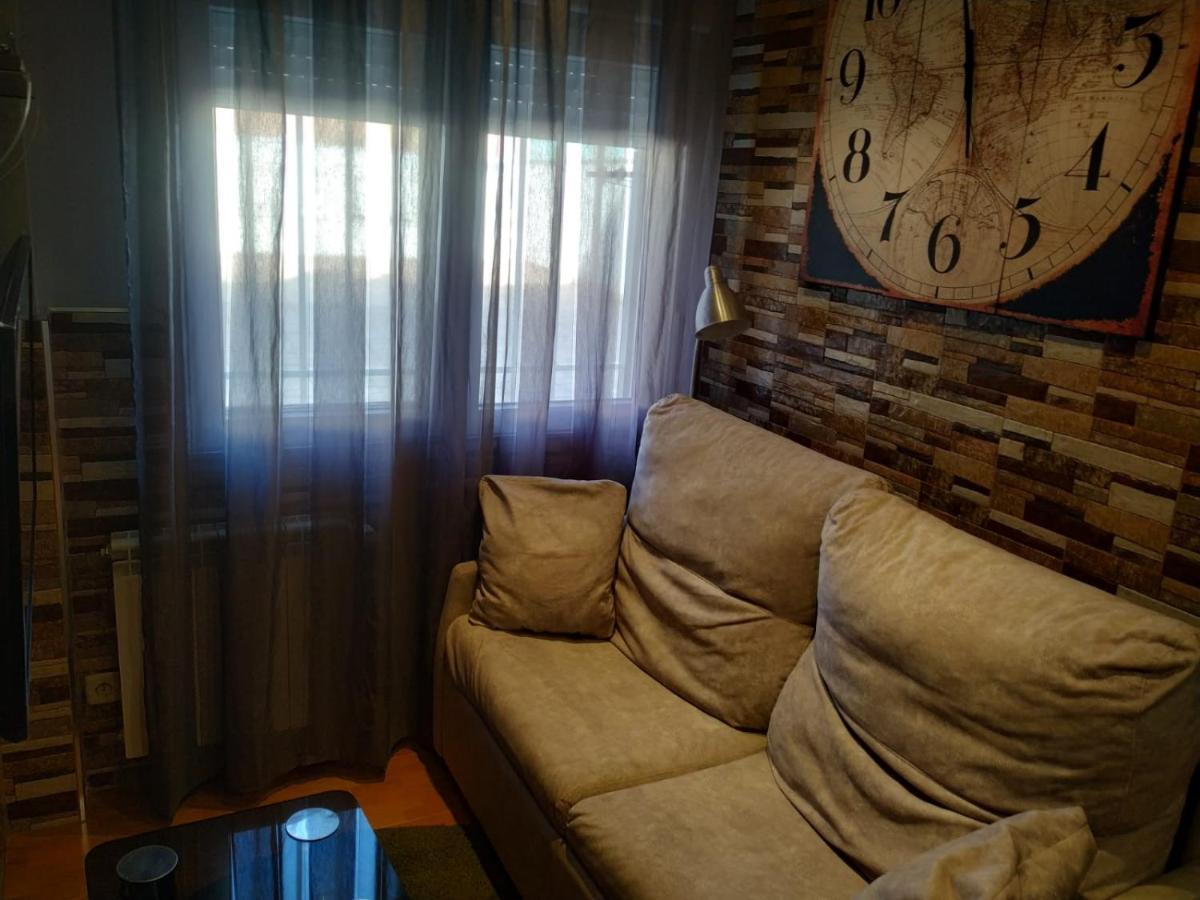 Apartamentos Deluxe Barajas Мадрид Екстериор снимка