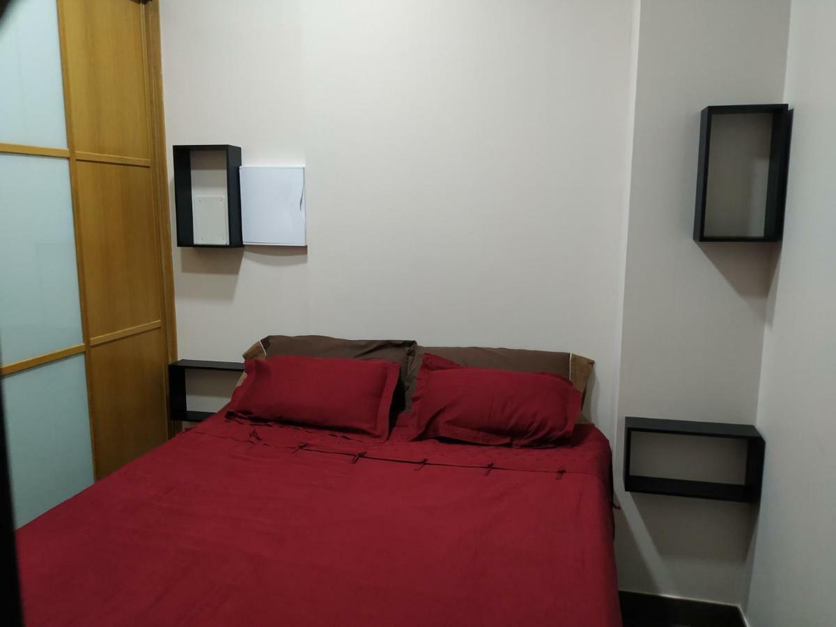 Apartamentos Deluxe Barajas Мадрид Екстериор снимка