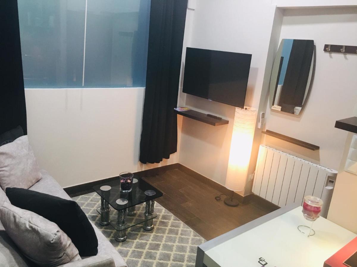 Apartamentos Deluxe Barajas Мадрид Екстериор снимка